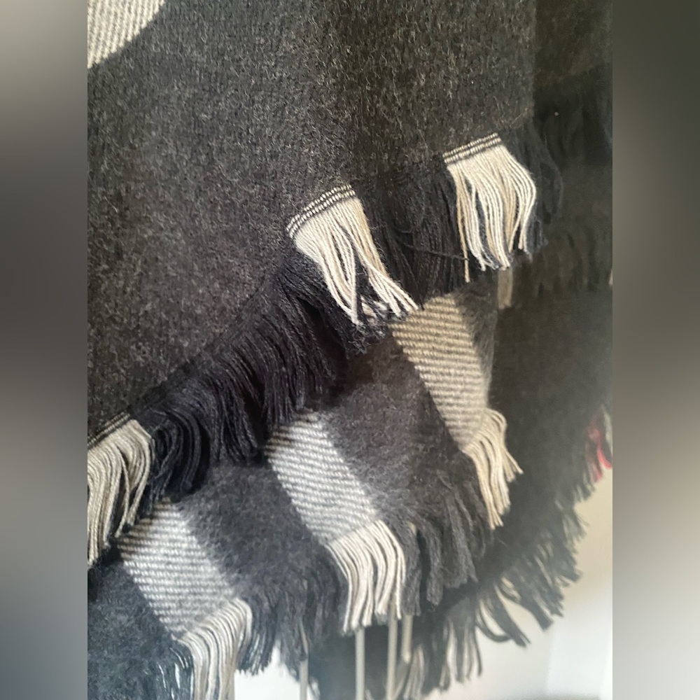 💥 SALE💥 Retro style plaid wrap with metal clip closure - Picture 4 of 9